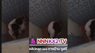 คลิปหลุด แอบถ่ายเพือนเย็ดหีสาวรุ่นน้อง ม.5 ในห้องน้ำโรงเรียน เย็ดกันเบานะ แม่งปีนดู กำลังซอยคาชุดคอซองเลย