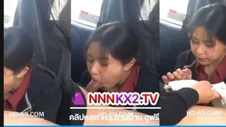 คลิปหลุด นักเรียนแอบเอากันบนรถบัสรับส่ง หลุดXXXทางบ้าน สาวน้อยนั่งก้มอมควยให้แฟนหนุ่มจนน้ำแตกคาปาก