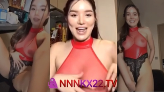  คลิปหลุดมาใหม่ นมจริงๆไม่ใช่ฟองน้ำ ใส่ชุดบางอวดนมพร้อมกับโชว์กลีบหี กางเกงในก็รัดบิดไปใสเห็นหีโผล่พร้อมหารูลง